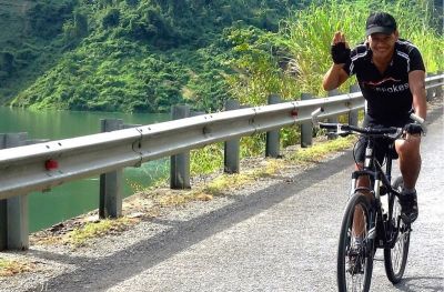 Caroline Derouet Cycling on the  tour with redspokes